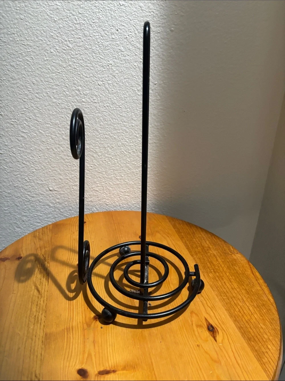 Black Metal Spiral Paper Towel Holder